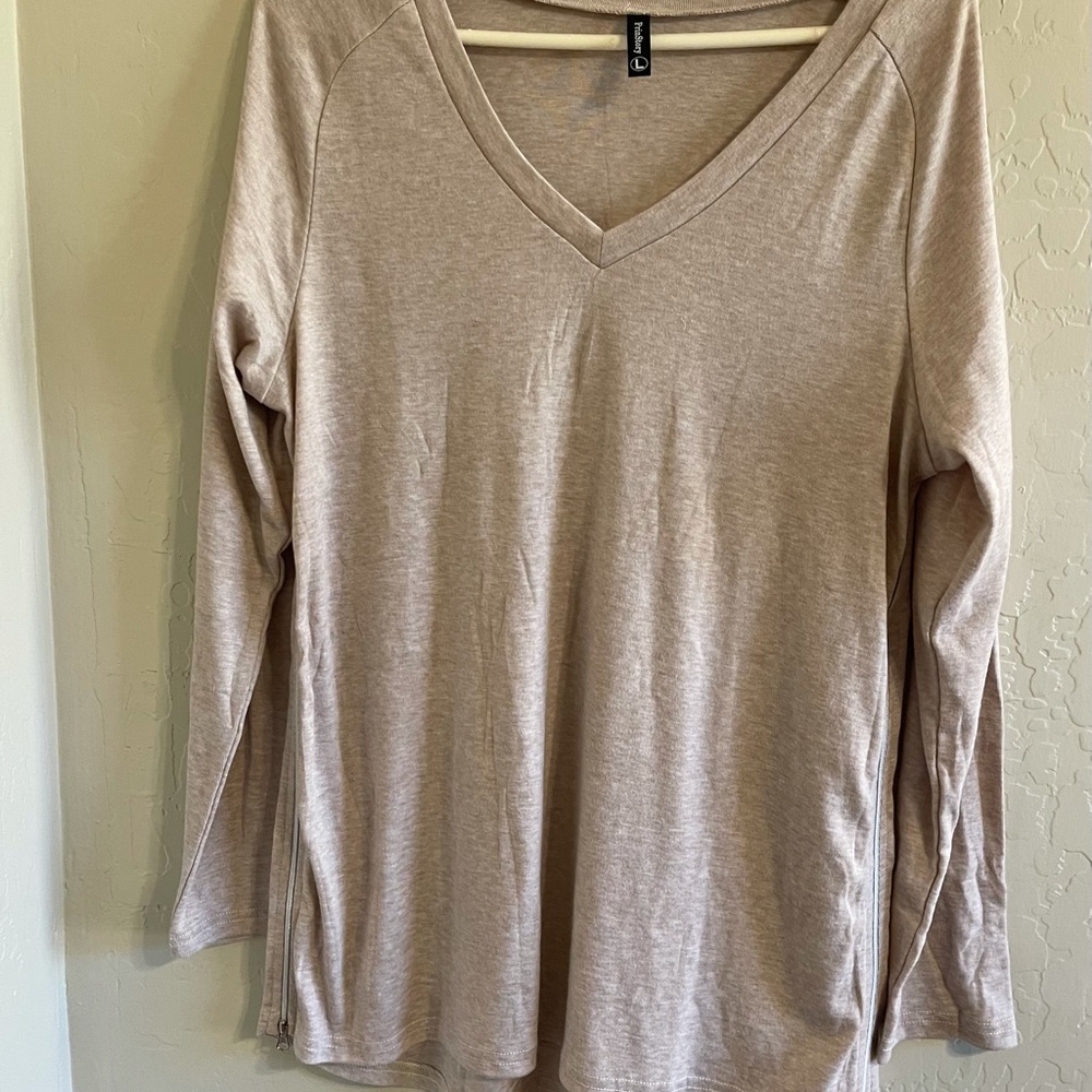 Prinstory Top with Zipper details on the sides